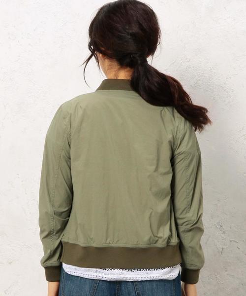 green label relaxing(グリーンレーベルリラクシング)の「CB N Onibegie MA-1 ① ブルゾン◆(MA-1・レディース・オフホワイト/オリーブ/ネイビー・40/38)」の4枚目の写真