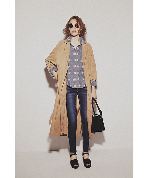 MOUSSY（マウジー）の「GOWN TRENCH JK F（その他アウター・レディース・インディゴブルー/ベージュ/ライトカーキ/ボルドー・1/2）」の2枚目の写真