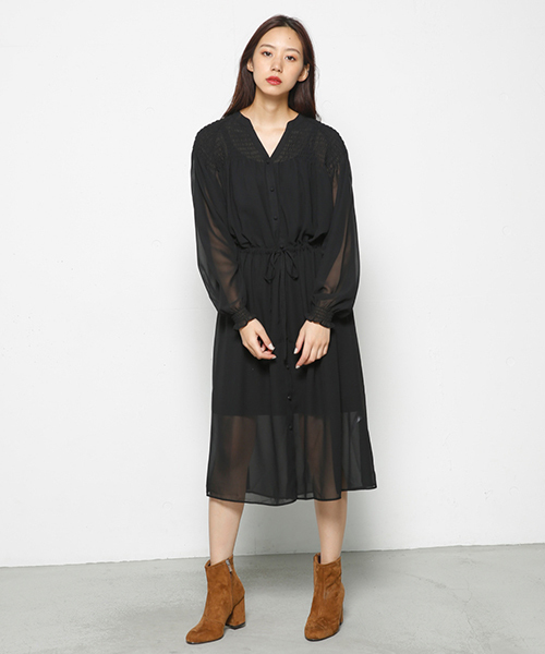 MOUSSY(マウジー)の「SMOCK FLOWER OP(ワンピース・レディース・ブラック/グリーン系その他/ブラック系その他/レッド系その他・FREE)」の2枚目の写真