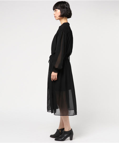 MOUSSY(マウジー)の「SMOCK FLOWER OP(ワンピース・レディース・ブラック/グリーン系その他/ブラック系その他/レッド系その他・FREE)」の6枚目の写真