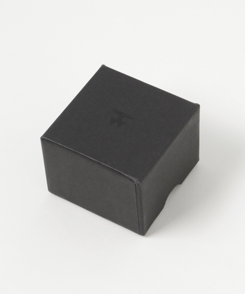 TOM WOOD（トムウッド）の「TOMWOOD (トムウッド) CLEAN CUSHION BLACK RING（リング・メンズ・ブラック・64/60/62/58）」の5枚目の写真