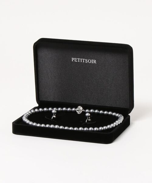 form forma（フォルムフォルマ）の「貝パールネックレス・イヤリングセット《8㎜玉/40cm・43cm》（ネックレス・レディース・チャコールグレー/ホワイト・40cm/43cm）」の2枚目の写真
