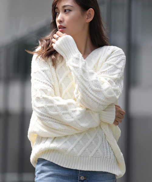 Denime(ドゥニーム)の「ケーブルプルオーバービッグシルエットニット(ニット/セーター・レディース・レッド/オフホワイト/ブラック/ベージュ/杢グレー/マスタード・FREE)」の8枚目の写真