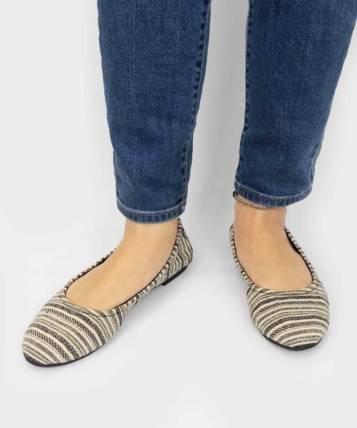 Minnetonka（ミネトンカ）の「【MINNETONKA/ミネトンカ】 ANNA  / アナ バレエシューズ（バレエシューズ・レディース・ホワイト/チャコールグレー/ブラック/ピンク/チョコ/ブラック×ホワイト/カラフル・6/8/5/7/9/10/5h/6h/7h）」の3枚目の写真