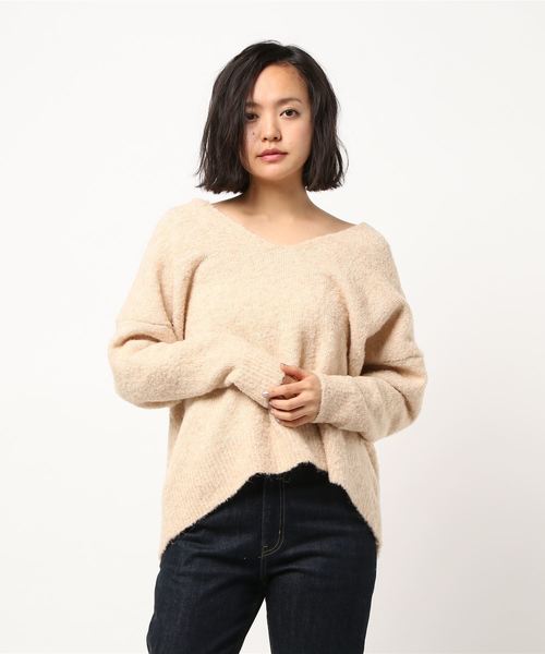 Samansa Mos2（サマンサ モスモス）の「ブークレＶネックプルオーバー（ニット/セーター・レディース・チャコールグレー/ベージュ/ピンク/ブルー/キナリ・ﾌﾘ-）」の2枚目の写真