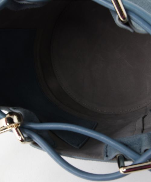 tov（トーヴ）の「【tov】スエード巾着バッグ（ショルダーバッグ・レディース・グレー/キャメル/サックスブルー・フリー）」の5枚目の写真