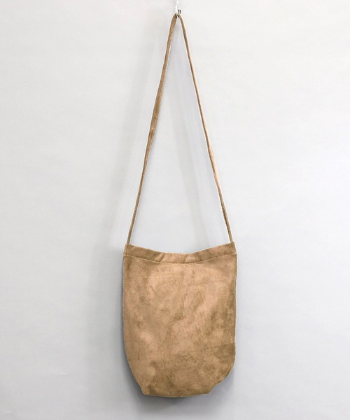 Confirm（コンファーム）の「スエードショルダーバッグ【Confirm】（ショルダーバッグ・メンズ・ブラック/ベージュ/グレー/イエロー/グリーン・FREE）」の4枚目の写真