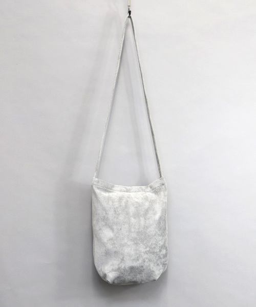 Confirm（コンファーム）の「スエードショルダーバッグ【Confirm】（ショルダーバッグ・メンズ・ブラック/ベージュ/グレー/イエロー/グリーン・FREE）」の3枚目の写真