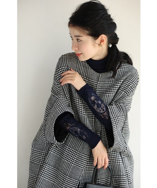 美しく透ける肩レースのタートルネックニットトップス（ニット