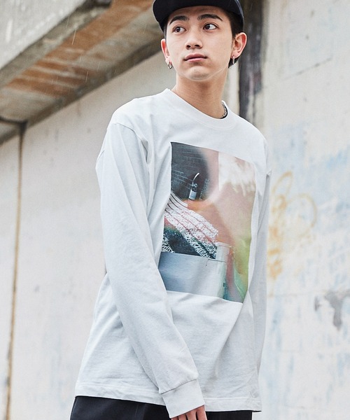 MONO-MART（モノマート）の「別注プリントART ビッグシルエット アートプリント L/Sカットソー（Tシャツ/カットソー・メンズ・ホワイト系その他/ブラック系その他/ベージュ系その他/グリーン系その他/ホワイト系その他2/ホワイト系その他3/ブラック系その他2/ブラック系その他3/ベージュ系その他2/ベージュ系その他3/グリーン系その他2/グリーン系その他3/ホワイト系その他4/その他/ブラウン系その他2/ブラウン系その他3/ブラウン系その他4/ブラウン系その他5/ブラウン系その他6/ブラウン系その他7/ベージュ系その他4/ベージュ系その他5/ベージュ系その他6/ベージュ系その他7/グリーン系その他4/グリーン系その他5/グリーン系その他6/グリーン系その他7/グレイッシュベージュ/その他12/その他13/ホワイト系その他5/ホワイト系その他6/ホワイト系その他7/ブラック系その他4/ブラック系その他5/ブラック系その他6/ブラック系その他7/その他6/その他7/その他8/その他9/その他10/その他11/その他5/ブラウン系その他/その他1/その他2/その他3/その他4/サンドベージュ/ブラック/ホワイト/ダークグリーン/ダークブラウン/その他14・FREE/M/XL）」の8枚目の写真