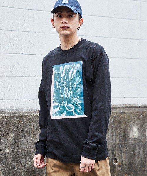 MONO-MART（モノマート）の「別注プリントART ビッグシルエット アートプリント L/Sカットソー（Tシャツ/カットソー・メンズ・ホワイト系その他/ブラック系その他/ベージュ系その他/グリーン系その他/ホワイト系その他2/ホワイト系その他3/ブラック系その他2/ブラック系その他3/ベージュ系その他2/ベージュ系その他3/グリーン系その他2/グリーン系その他3/ホワイト系その他4/その他/ブラウン系その他2/ブラウン系その他3/ブラウン系その他4/ブラウン系その他5/ブラウン系その他6/ブラウン系その他7/ベージュ系その他4/ベージュ系その他5/ベージュ系その他6/ベージュ系その他7/グリーン系その他4/グリーン系その他5/グリーン系その他6/グリーン系その他7/グレイッシュベージュ/その他12/その他13/ホワイト系その他5/ホワイト系その他6/ホワイト系その他7/ブラック系その他4/ブラック系その他5/ブラック系その他6/ブラック系その他7/その他6/その他7/その他8/その他9/その他10/その他11/その他5/ブラウン系その他/その他1/その他2/その他3/その他4/サンドベージュ/ブラック/ホワイト/ダークグリーン/ダークブラウン/その他14・FREE/M/XL）」の17枚目の写真