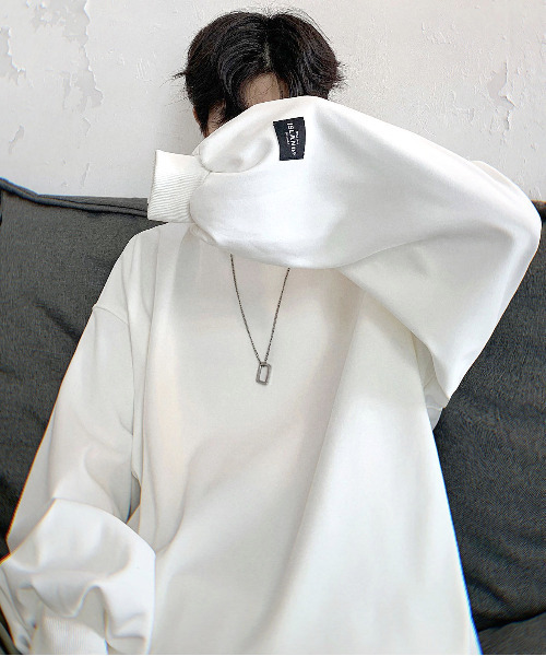 neos(ネオス)の「【neos -addictive design-】ビッグシルエット ピーチスキン バルーンスリーブ クルーネック スウェット(スウェット・メンズ・ホワイト/ブラック/イエロー/ブルー/ピンクベージュ・MEDIUM/LARGE/X-LARGE)」の2枚目の写真