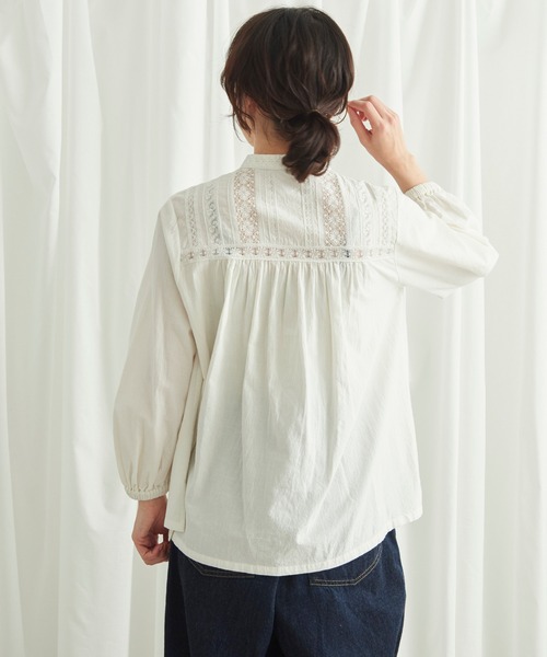 Lene(レネ)の「アンティークレース 切り替えブラウス(シャツ/ブラウス・レディース・ホワイト/ネイビー・FREE)」の9枚目の写真