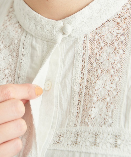 Lene(レネ)の「アンティークレース 切り替えブラウス(シャツ/ブラウス・レディース・ホワイト/ネイビー・FREE)」の17枚目の写真