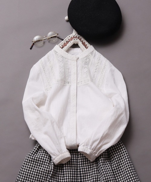 Lene(レネ)の「アンティークレース 切り替えブラウス(シャツ/ブラウス・レディース・ホワイト/ネイビー・FREE)」の3枚目の写真