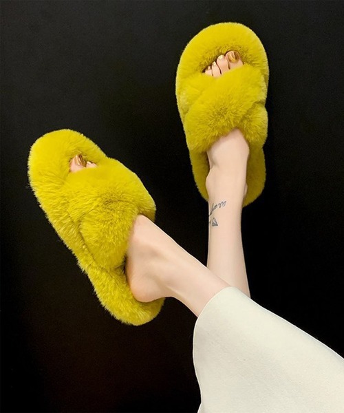 TABI PAL（タビパル）の「【TABI PAL】あったか　クロスデザイン ファー スリッパ（ルームシューズ/スリッパ・レディース・イエロー/ブルー/ベージュ/オレンジ/ピンク/ブラック/ピンク系その他・23.5cm/24.5cm/24cm/25cm/22.5cm/23cm）」の4枚目の写真