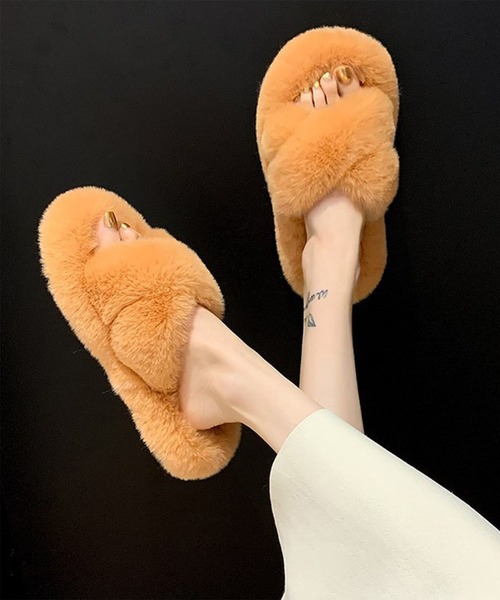 TABI PAL（タビパル）の「【TABI PAL】あったか　クロスデザイン ファー スリッパ（ルームシューズ/スリッパ・レディース・イエロー/ブルー/ベージュ/オレンジ/ピンク/ブラック/ピンク系その他・23.5cm/24.5cm/24cm/25cm/22.5cm/23cm）」の7枚目の写真