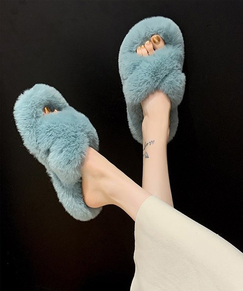 TABI PAL（タビパル）の「【TABI PAL】あったか　クロスデザイン ファー スリッパ（ルームシューズ/スリッパ・レディース・イエロー/ブルー/ベージュ/オレンジ/ピンク/ブラック/ピンク系その他・23.5cm/24.5cm/24cm/25cm/22.5cm/23cm）」の3枚目の写真