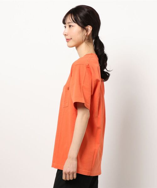 UNIVERSAL OVERALL(ユニバーサルオーバーオール)の「GARMENT DYE POCKET TEE(Tシャツ/カットソー・メンズ・ホワイト/オレンジ・M/L)」の4枚目の写真