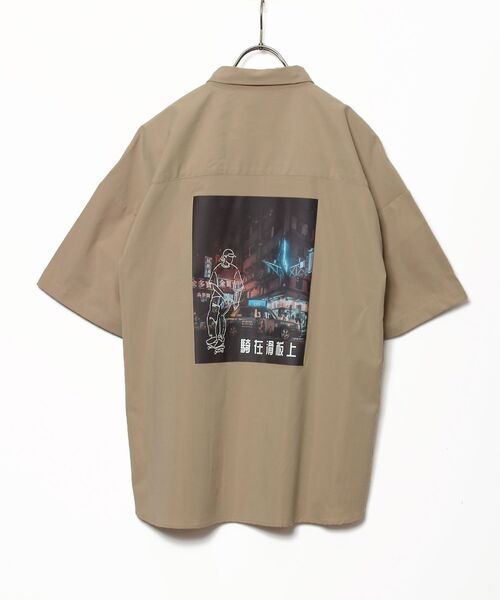 TIMELY WARNING（タイムリーワーニング）の「Timely Warning / バックプリント 半袖ビッグシャツ（シャツ/ブラウス・メンズ・ホワイト/スカイブルー/ブラック/サンドベージュ/A/B/C/オレンジ系その他4・MEDIUM/LARGE）」の13枚目の写真