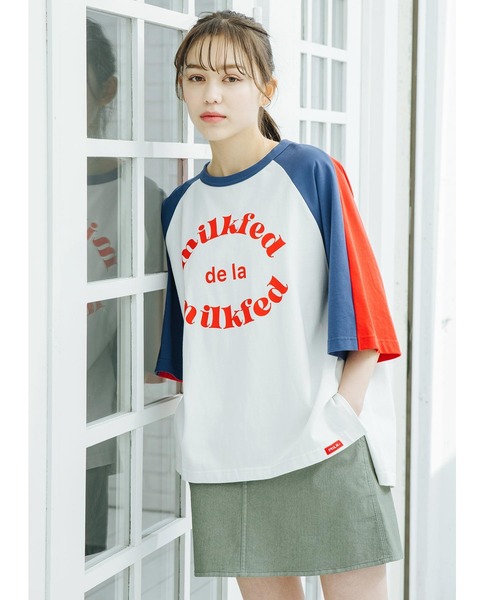 MILKFED.(ミルクフェド)の「BICOLOR RAGLAN TOP(Tシャツ/カットソー・レディース・ライトブルー/ブラック/ネイビー・ONE SIZE)」の4枚目の写真