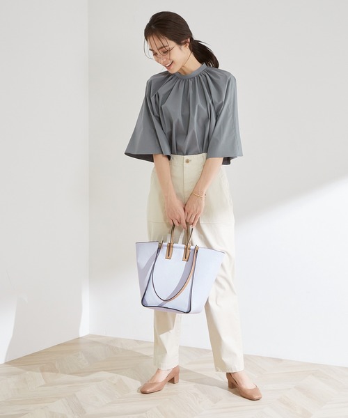 ROPE'（ロペ）の「【洗える】スタンドカラーギャザーブラウス（シャツ/ブラウス・レディース・ホワイト/グレー/キャメル・38）」の7枚目の写真