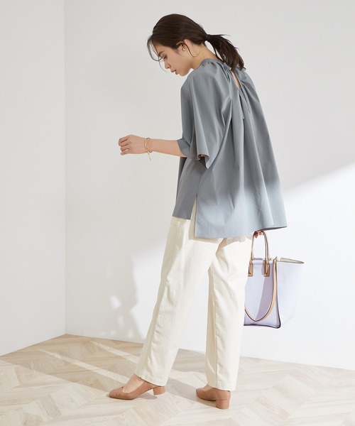 ROPE'（ロペ）の「【洗える】スタンドカラーギャザーブラウス（シャツ/ブラウス・レディース・ホワイト/グレー/キャメル・38）」の9枚目の写真