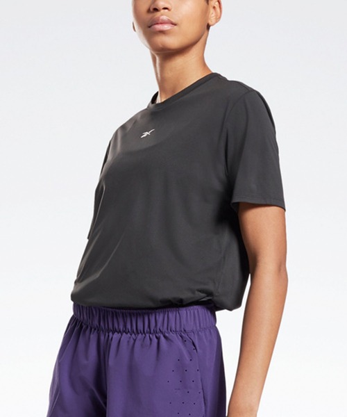 Reebok(リーボック)の「ユナイテッド バイ フィットネス パーフォレーテッド Tシャツ / United By Fitness Perforated Tee(Tシャツ/カットソー・レディース・ホワイト/ブラック・SMALL/MEDIUM/LARGE/X-LARGE/X-SMALL)」の1枚目の写真