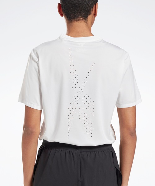Reebok(リーボック)の「ユナイテッド バイ フィットネス パーフォレーテッド Tシャツ / United By Fitness Perforated Tee(Tシャツ/カットソー・レディース・ホワイト/ブラック・SMALL/MEDIUM/LARGE/X-LARGE/X-SMALL)」の6枚目の写真