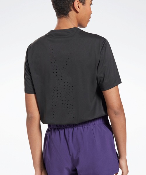 Reebok(リーボック)の「ユナイテッド バイ フィットネス パーフォレーテッド Tシャツ / United By Fitness Perforated Tee(Tシャツ/カットソー・レディース・ホワイト/ブラック・SMALL/MEDIUM/LARGE/X-LARGE/X-SMALL)」の3枚目の写真