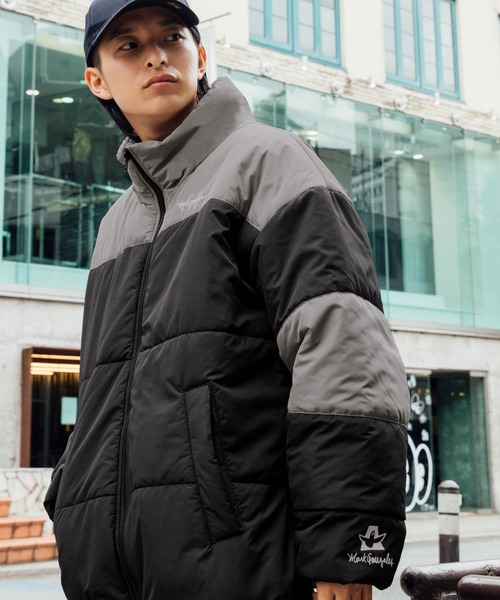Mark Gonzales（マーク・ゴンザレス）の「Mark Gonzales/マークゴンザレス MONO-MART別注 ビッグシルエット ハイネック ボリュームスリーブ中綿ジャケット（ダウンジャケット/コート・メンズ・グレー系その他2/グレー系その他/ブラック系その他2/ブラック系その他・FREE）」の3枚目の写真