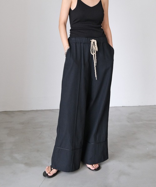 AKTE 黒 ワイドパンツ AKTE（アクテ）の「コットンワイドパンツ（その他パンツ）」 - WEAR