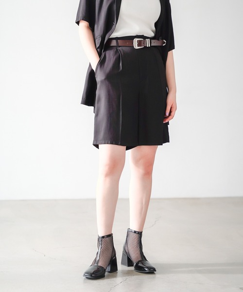 PAGEBOY（ページボーイ）の「クリアリネンショートトラウザー（その他パンツ・レディース・ブラック/ブラウン系その他/グレイッシュベージュ・FREE）」の2枚目の写真