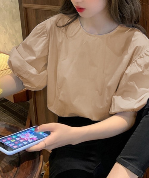 ABITOKYO（アビトーキョー）の「パフスリーブクルーネックブラウス（シャツ/ブラウス・レディース・ホワイト/ライトブルー/ダークパープル/チャコールグレー/ネイビー/パープル/グリーン/グレー/ブルーグレー/ベージュ/イエロー/ブルーグリーン・M/L）」の6枚目の写真