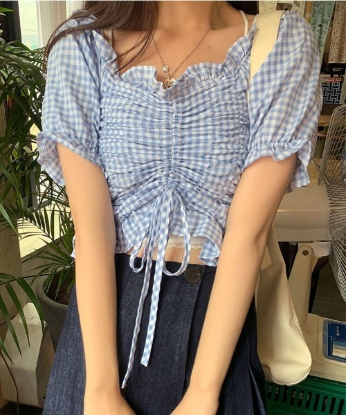 chuu(チュー)の「CHUU シャーリングギンガムチェックオフショルブラウス(シャツ/ブラウス・レディース・ブラック/ピンク/ブルー・FREE)」の3枚目の写真