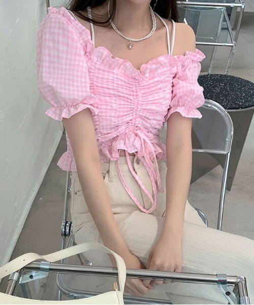 chuu(チュー)の「CHUU シャーリングギンガムチェックオフショルブラウス(シャツ/ブラウス・レディース・ブラック/ピンク/ブルー・FREE)」の21枚目の写真