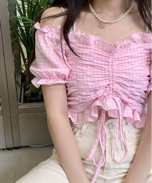 chuu(チュー)の「CHUU シャーリングギンガムチェックオフショルブラウス(シャツ/ブラウス・レディース・ブラック/ピンク/ブルー・FREE)」の20枚目の写真