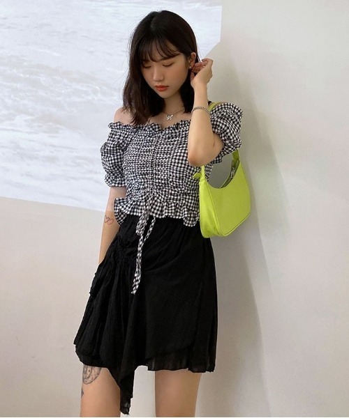 chuu(チュー)の「CHUU シャーリングギンガムチェックオフショルブラウス(シャツ/ブラウス・レディース・ブラック/ピンク/ブルー・FREE)」の15枚目の写真