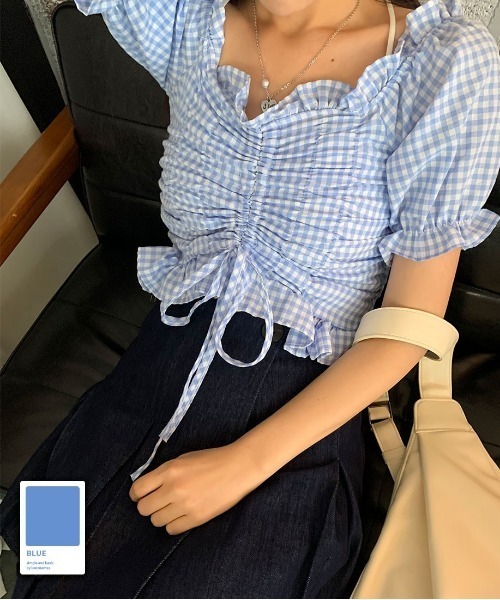 chuu(チュー)の「CHUU シャーリングギンガムチェックオフショルブラウス(シャツ/ブラウス・レディース・ブラック/ピンク/ブルー・FREE)」の6枚目の写真