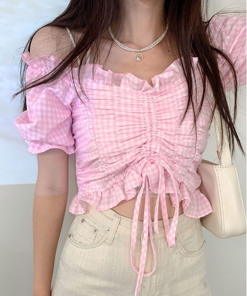 chuu(チュー)の「CHUU シャーリングギンガムチェックオフショルブラウス(シャツ/ブラウス・レディース・ブラック/ピンク/ブルー・FREE)」の17枚目の写真