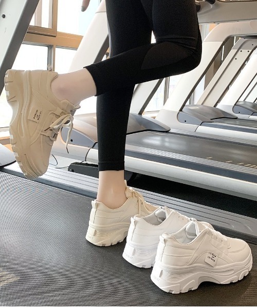 Shoes in Closet（シューズインクローゼット）の「軽量厚底 ボリュームソール サイドタグ ダッドスニーカー 54（スニーカー・レディース・ホワイト/ベージュ・M/XS/L/LL/S）」の5枚目の写真