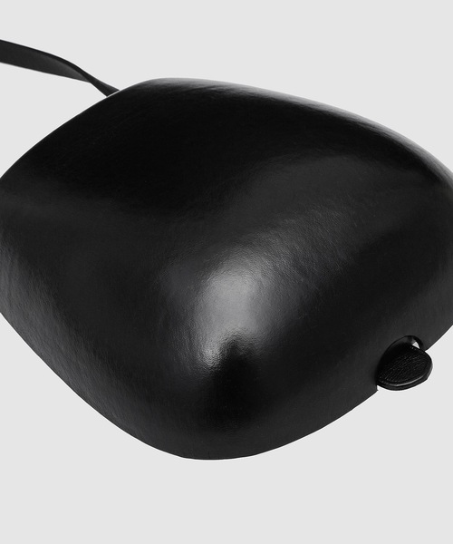 美品 Lemaire ルメール Tacco レザー ショルダーバッグ ブラック LEMAIRE（ルメール）の「MOLDED TACCO BAG（ショルダーバッグ