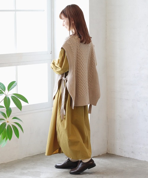 Crisp（クリスプ）の「ケーブルニットベスト（ベスト・レディース・ベージュ/ブラウン・FREE）」の11枚目の写真