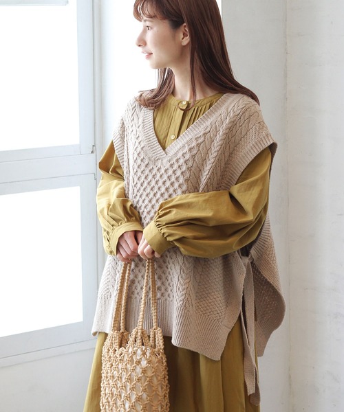 Crisp（クリスプ）の「ケーブルニットベスト（ベスト・レディース・ベージュ/ブラウン・FREE）」の12枚目の写真