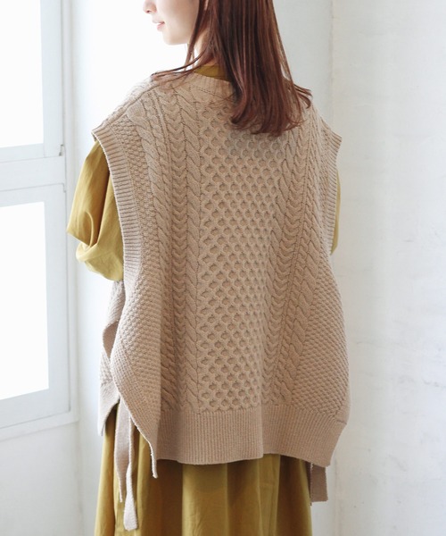 Crisp（クリスプ）の「ケーブルニットベスト（ベスト・レディース・ベージュ/ブラウン・FREE）」の14枚目の写真