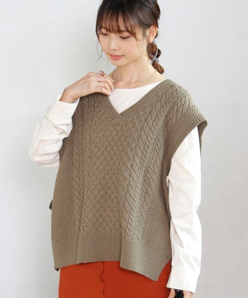 Crisp（クリスプ）の「ケーブルニットベスト（ベスト・レディース・ベージュ/ブラウン・FREE）」の7枚目の写真
