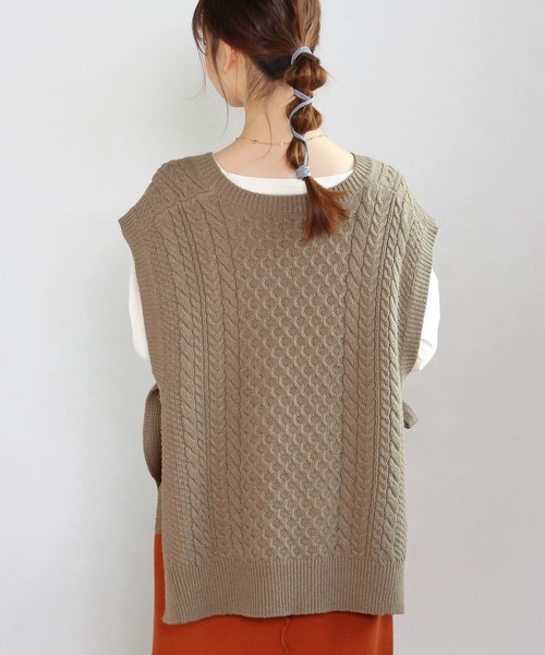 Crisp（クリスプ）の「ケーブルニットベスト（ベスト・レディース・ベージュ/ブラウン・FREE）」の8枚目の写真