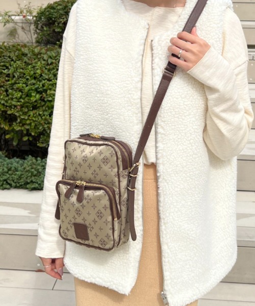 russet（ラシット）の「＜WEB限定＞スクエアショルダーバッグ(CE-894