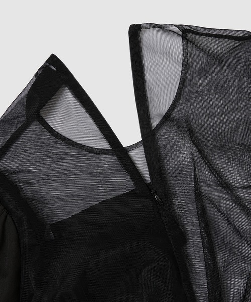 Simone Rocha（シモーネロシャ）の「SHORT PUFF SLEEVE BLOUSE WITH PLEATED PATCH（シャツ/ブラウス・レディース・ブラック・6/8）」の2枚目の写真