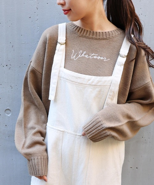 andme(アンドミー)の「天竺編み長袖ロゴ刺繍ラウンドヘムニットトップス(ニット/セーター・レディース・チャコールグレー/ブラック/グリーン/ライトブラウン・M)」の4枚目の写真